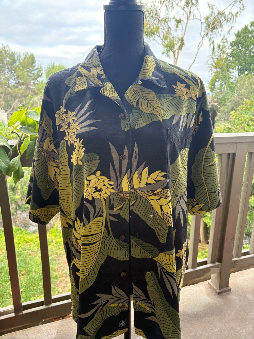 Tommy Bahama 100% Silk Hawaiian Shirt Size Large Black Green Tropical Design